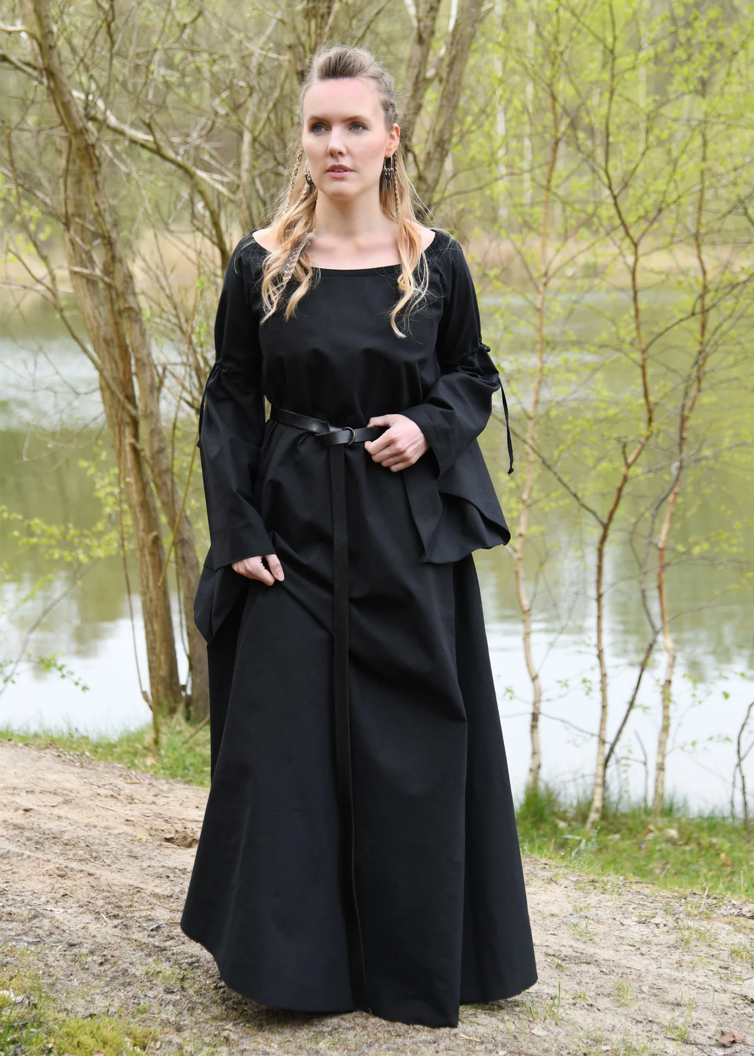 Mittelalter-Unterkleid Burglinde mit Trompetenärmeln, schwarz