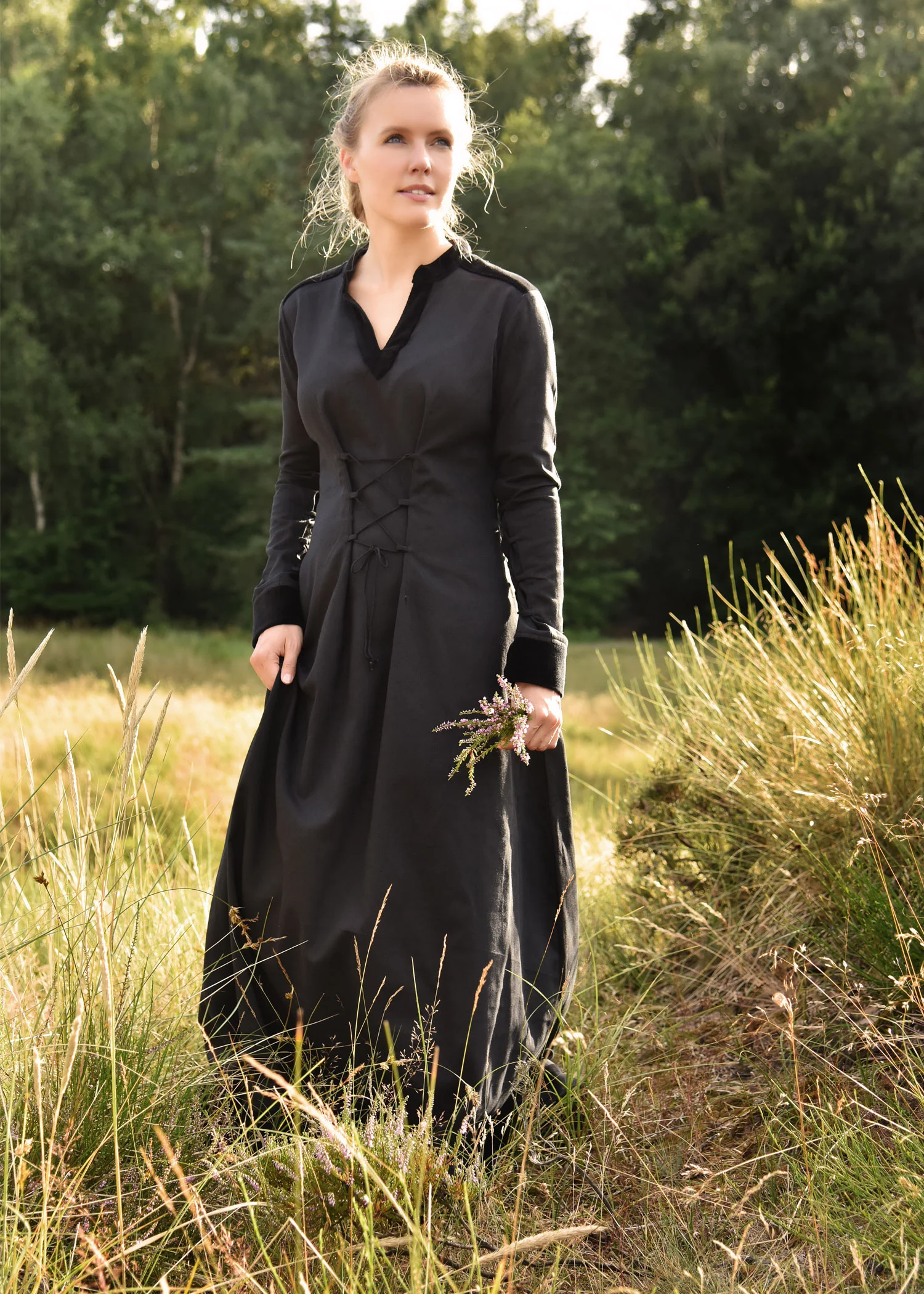 Mittelalterkleid Meira mit Samt-Details, schwarz, Kleid, Samtkleid
