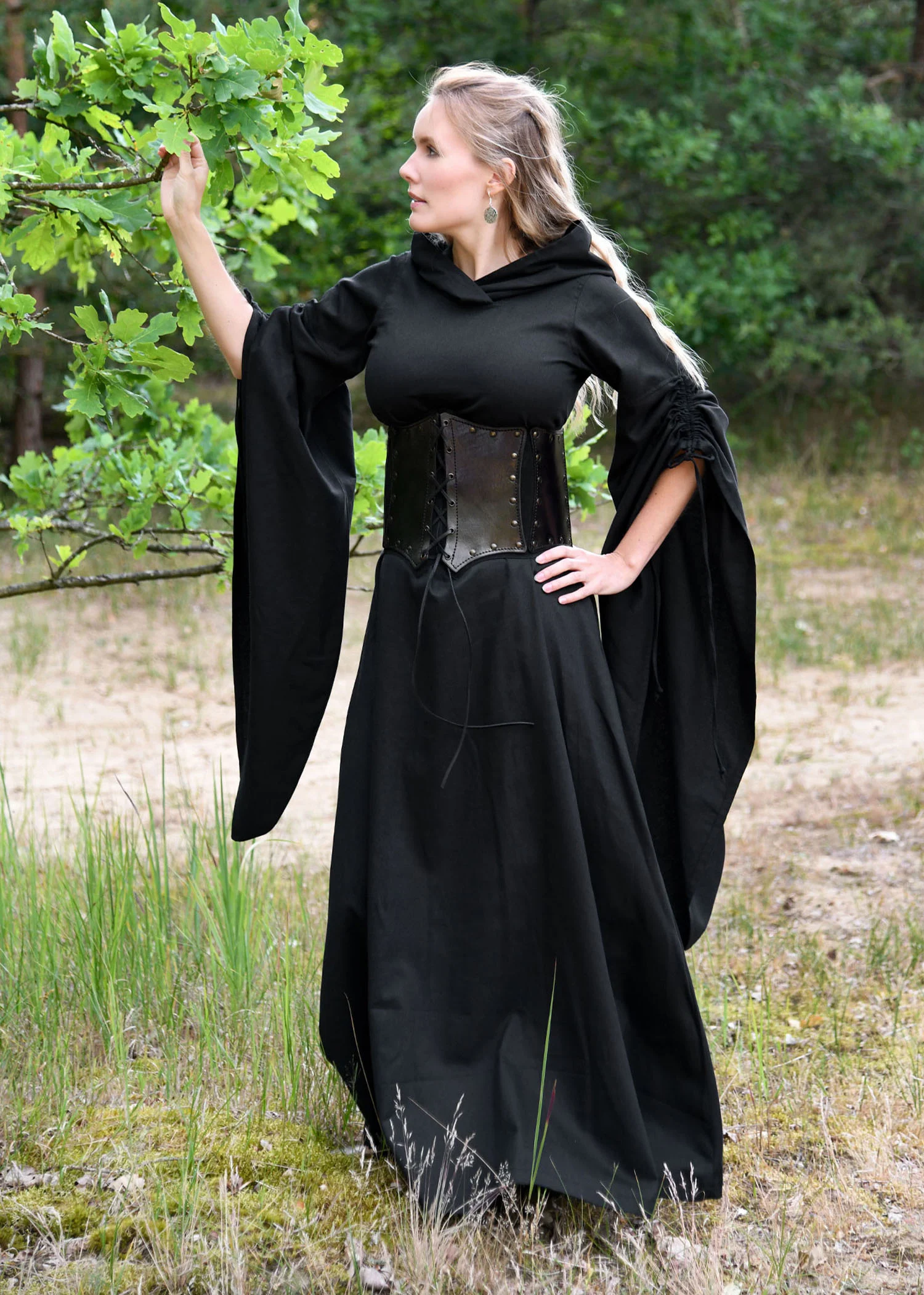 Mittelalter Kleid Isra mit Trompetenärmeln, schwarz