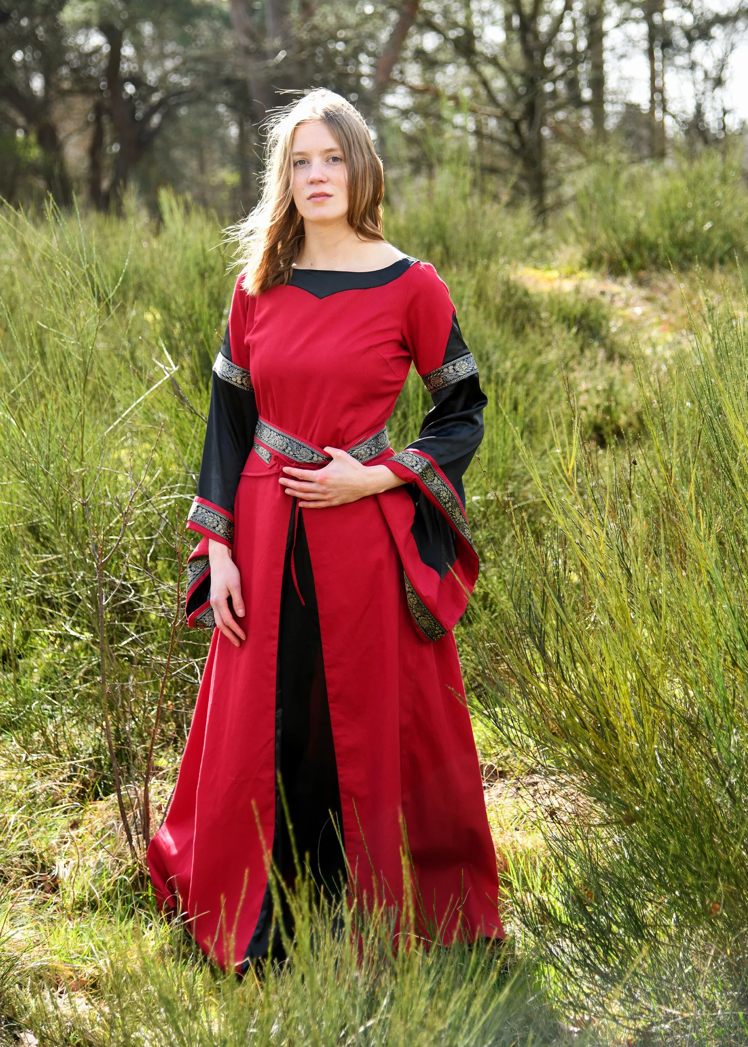 Edles Mittelalter Kleid, Bliaut Josephine, rot/schwarz